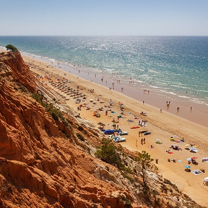 Um dia de verão começa na praia e acaba no Albufeira Terrace